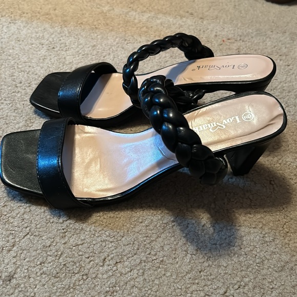 Black Heel Sandals 🩷 - Picture 2 of 6